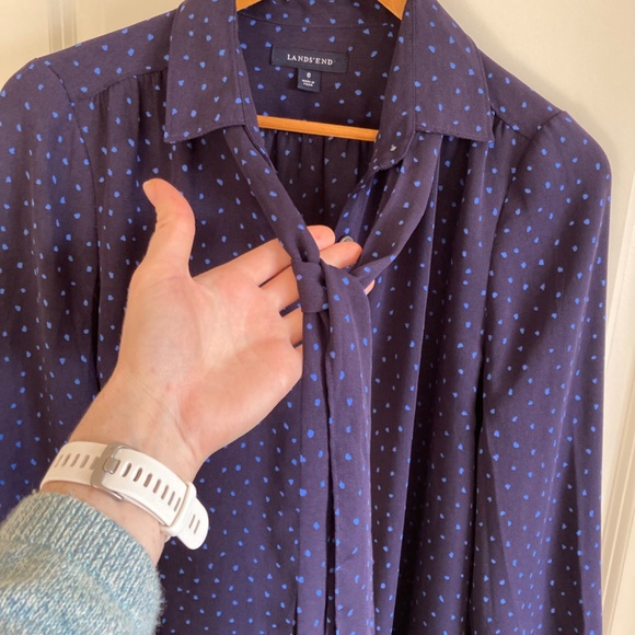 Lands End Ladies button down Blouse with tie Sz 8 EUC - Picture 2 of 7